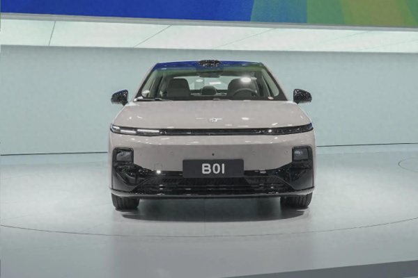 弘利配资 2735mm轴距650km续航，配8295+8650芯片与激光雷达